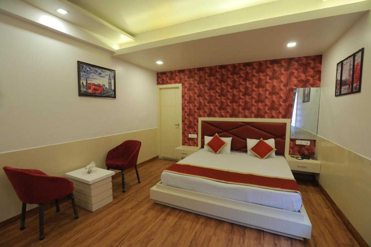Hotel Sahib'S Red Carpet - Family & Corporate Hotel Chain Agra  Zewnętrze zdjęcie