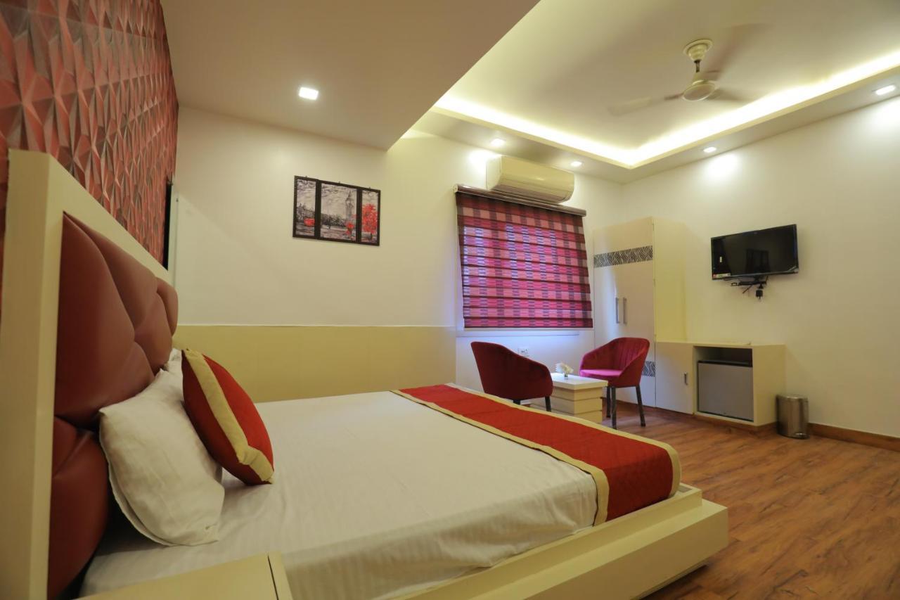 Hotel Sahib'S Red Carpet - Family & Corporate Hotel Chain Agra  Zewnętrze zdjęcie